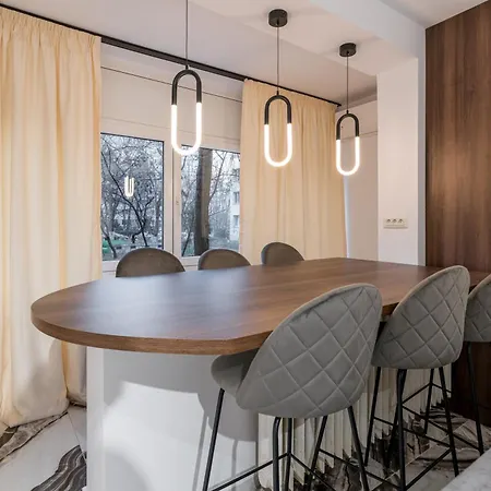 Ultra-modern Luxury - Spacious & Elegant דירה