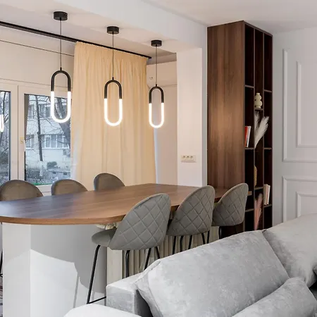 Ultra-modern Luxury - Spacious & Elegant דירה