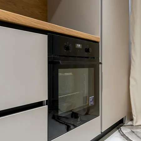 Ultra-modern Luxury - Spacious & Elegant *