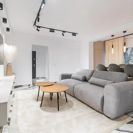 Ultra-modern Luxury - Spacious & Elegant *