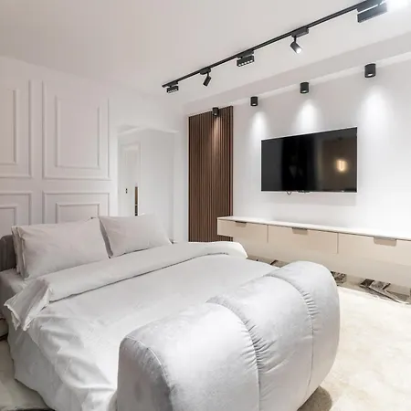 Ultra-modern Luxury - Spacious & Elegant *