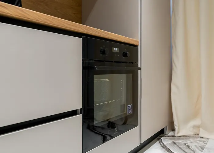 Ultra-modern Luxury - Spacious & Elegant *