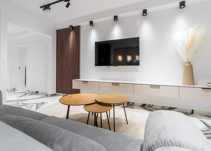 Ultra-modern Luxury - Spacious & Elegant *