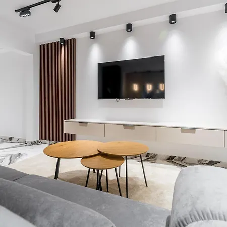 Ultra-modern Luxury - Spacious & Elegant *