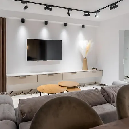 Ultra-modern Luxury - Spacious & Elegant * Boekarest