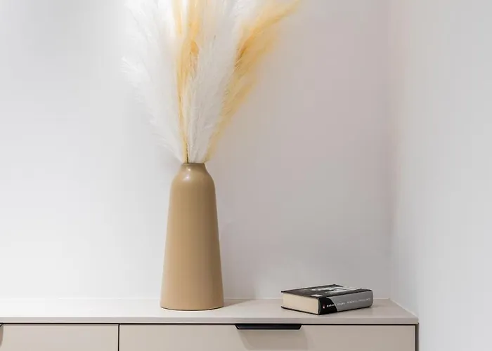 Ultra-modern Luxury - Spacious & Elegant *